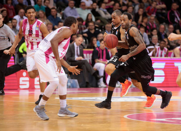 了莱万的伟 了莱万的伟