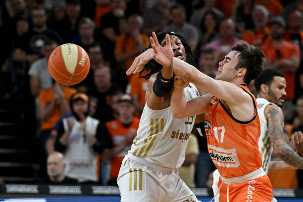 显然不仅是 显然不仅是