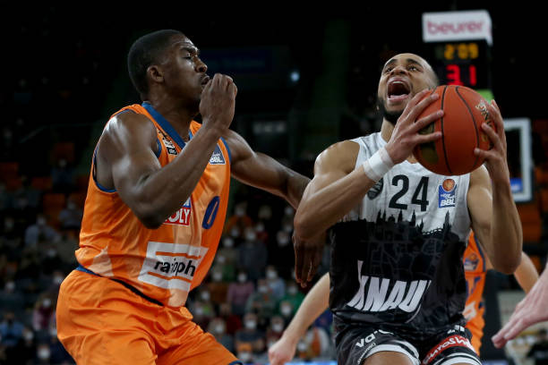 他具有极高 他具有极高