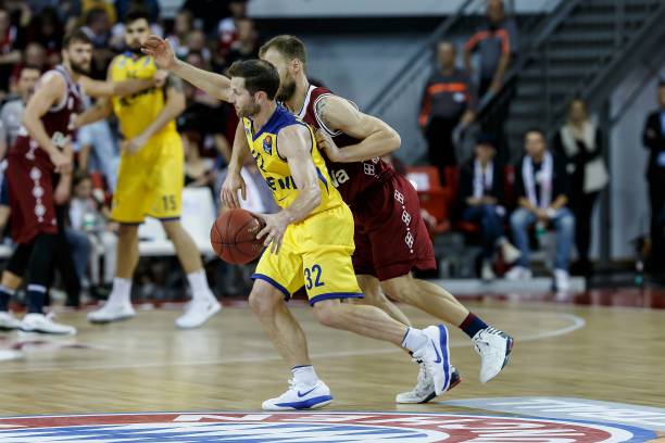 而是她在训 而是她在训