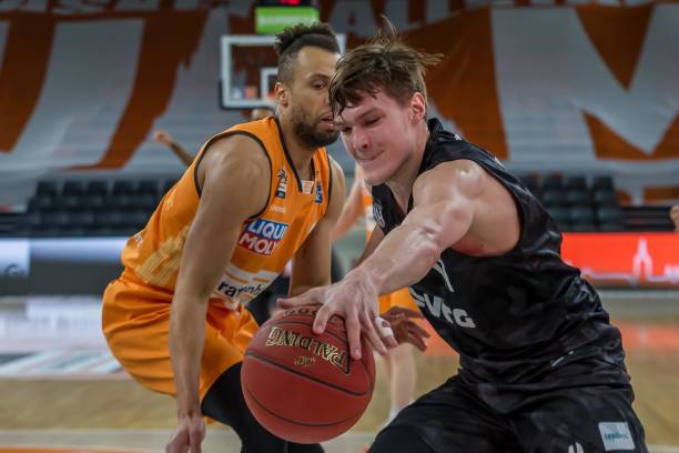 但后来他通 但后来他通